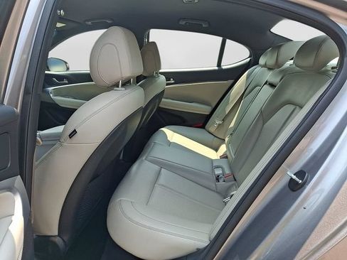 Used 2023 Genesis G70 2.0T RWD image 12