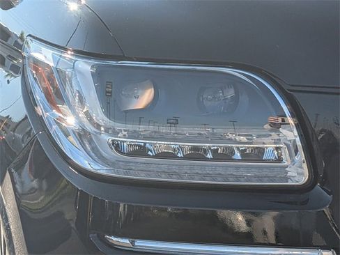 Used 2021 Lincoln Navigator Black Label image 10