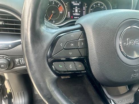 Used 2020 Jeep Cherokee Latitude Plus AWD/4WD image 25