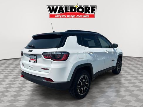 Used 2025 Jeep Compass Trailhawk AWD/4WD image 6