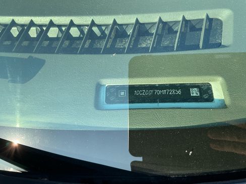 Used 2021 Chevrolet Express 3500 w/ Driver Convenience Package image 27