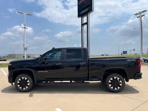 Used 2020 Chevrolet Silverado 2500 Custom w/ Custom Value Package AWD/4WD image 3