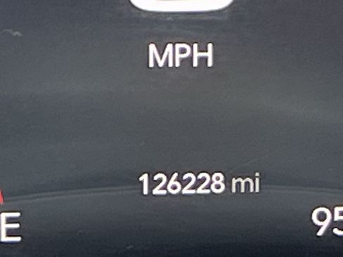 Used 2020 Chrysler Pacifica Touring-L w/ Advanced Safetytec Group FWD image 22