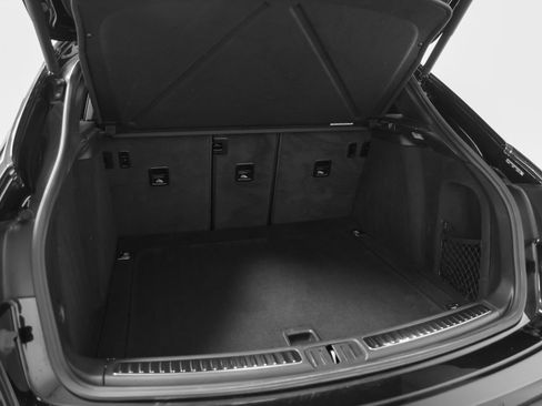 Certified 2022 Porsche Macan AWD/4WD image 17