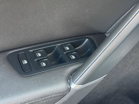 Used 2019 Volkswagen e-Golf SEL Premium FWD image 24