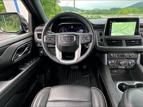 Used 2023 GMC Yukon SLT w/ SLT Premium Package AWD/4WD image 5