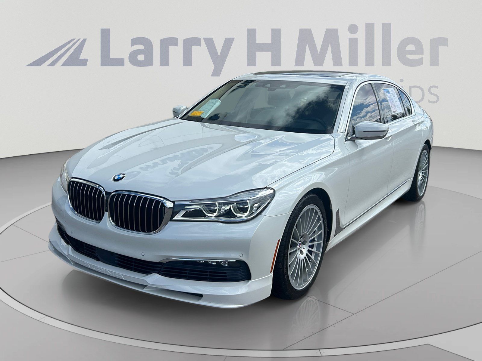 Used 2017 BMW 750i xDrive AWD/4WD image 1