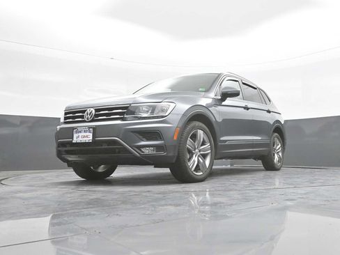 Used 2021 Volkswagen Tiguan SEL AWD/4WD image 39