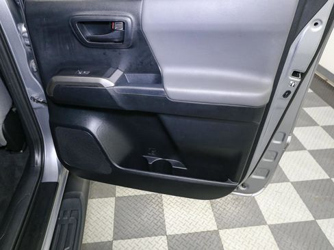 Used 2017 Toyota Tacoma SR5 image 21