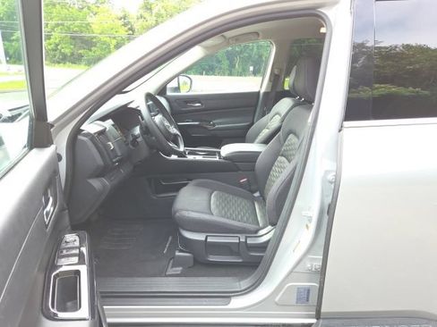 Used 2022 Nissan Pathfinder S FWD image 13
