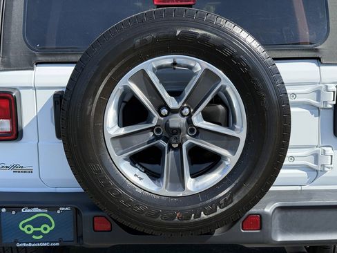 Used 2023 Jeep Wrangler Sahara image 15