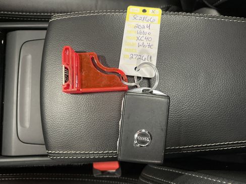 Used 2024 Volvo XC40 B5 Plus w/ Climate Package image 26