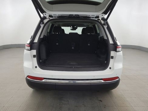 Used 2023 Jeep Grand Cherokee Laredo w/ Luxury Tech Group I image 29