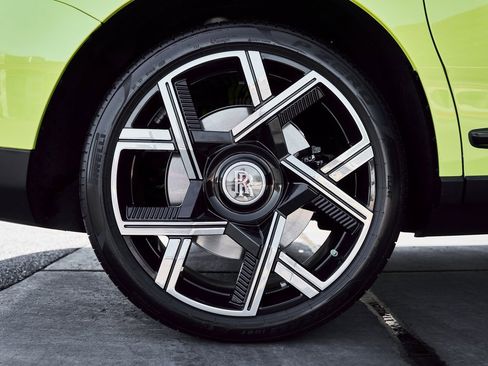 Used 2024 Rolls-Royce Cullinan image 26