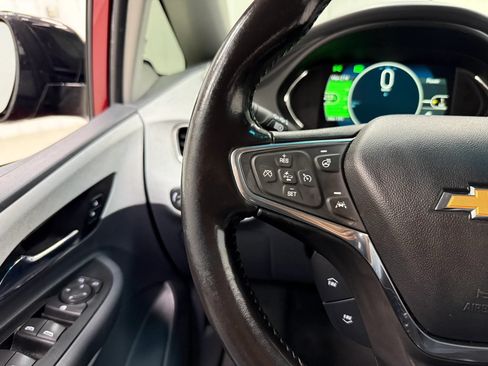 Used 2020 Chevrolet Bolt Premier w/ Infotainment Package FWD image 34