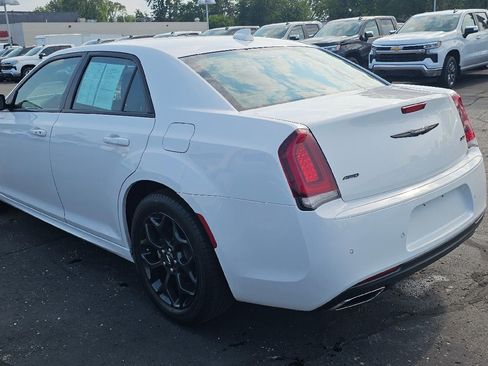 Used 2022 Chrysler 300 Touring L w/ Comfort Group AWD/4WD image 5