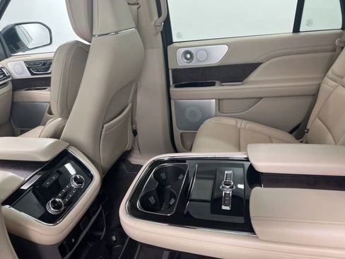 Used 2018 Lincoln Navigator Reserve w/ Technology Package AWD/4WD image 13