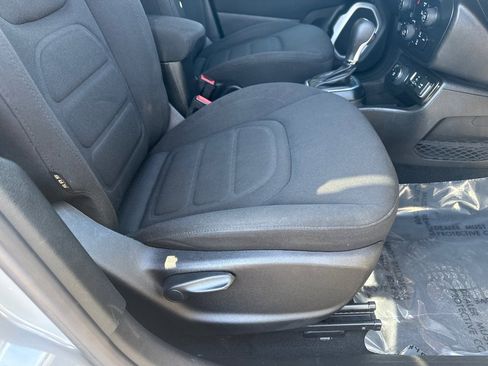 Used 2021 Jeep Renegade Latitude AWD/4WD image 11