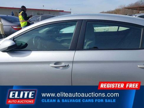Used 2019 Hyundai Elantra SE w/ Cargo Package image 28