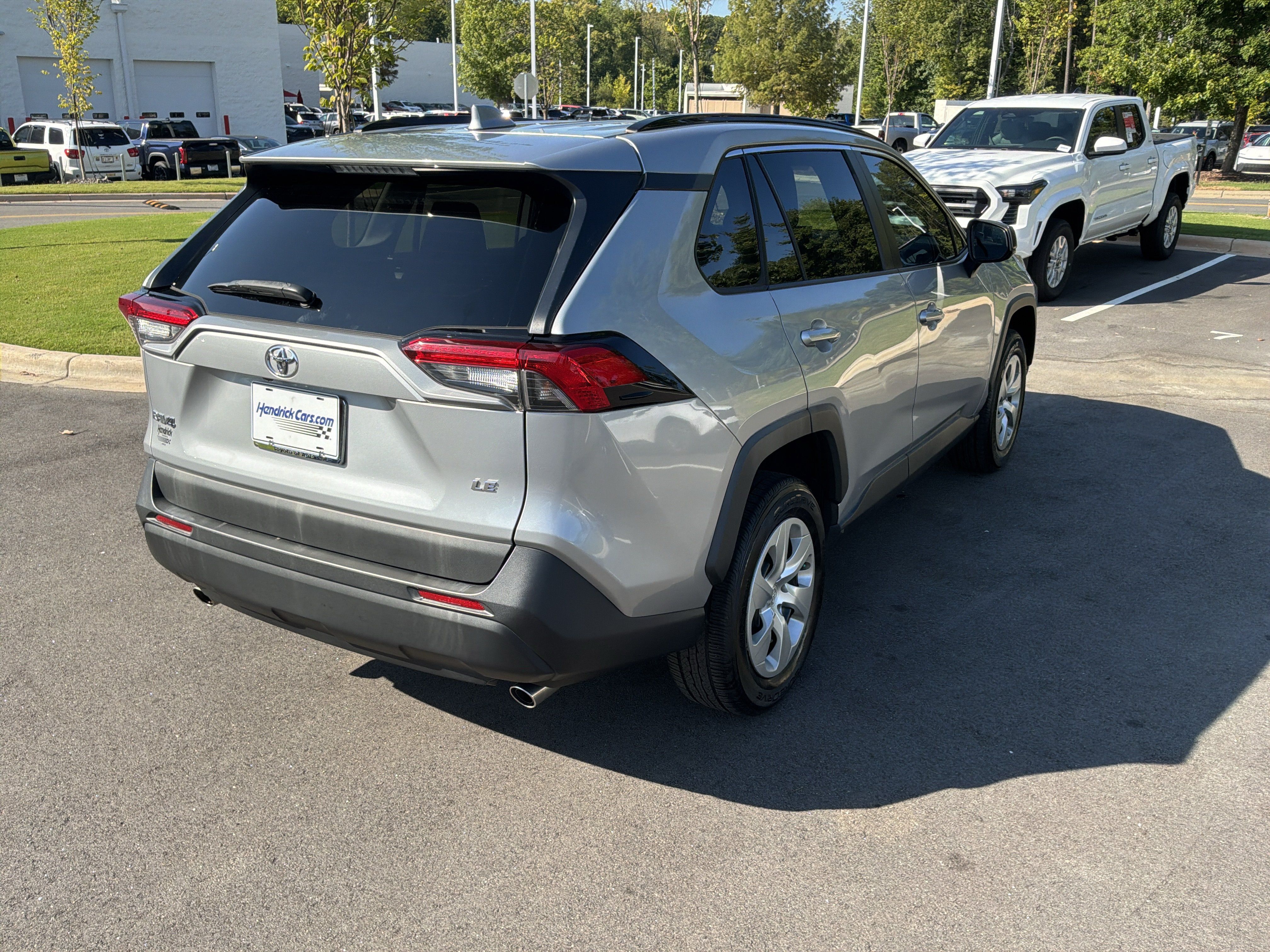 Used 2019 Toyota RAV4 LE FWD image 10