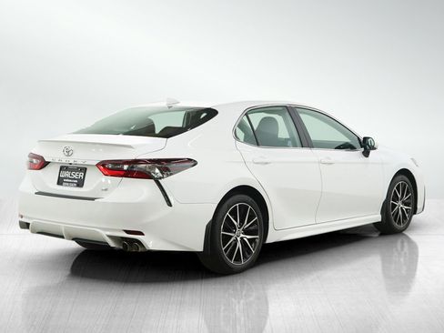 Used 2023 Toyota Camry SE image 5