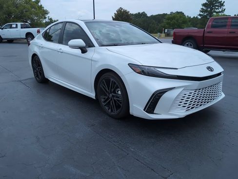 Used 2025 Toyota Camry XSE FWD image 7