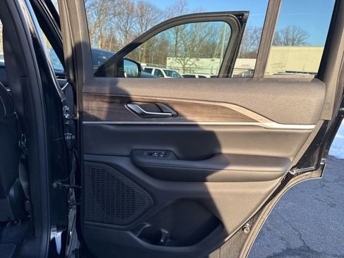 Used 2025 Jeep Grand Cherokee Limited w/ MOPAR Finishing Package image 32