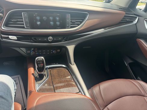 Used 2019 Buick Enclave Avenir w/ Avenir Technology Package AWD/4WD image 19