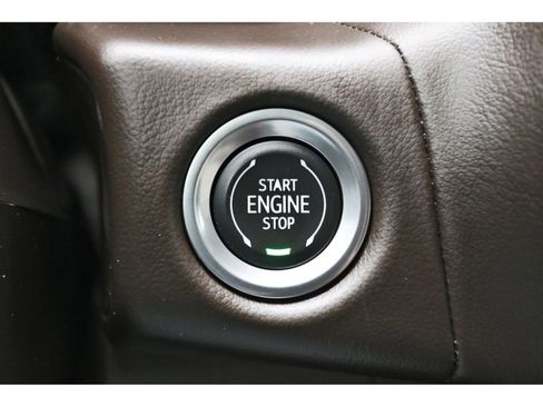 Used 2023 GMC Yukon XL SLT RWD image 30
