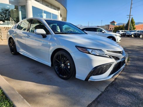 Used 2023 Toyota Camry XSE image 3