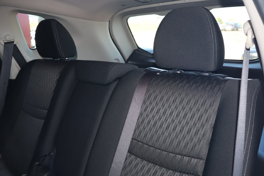 Used 2017 Nissan Rogue SV FWD image 33