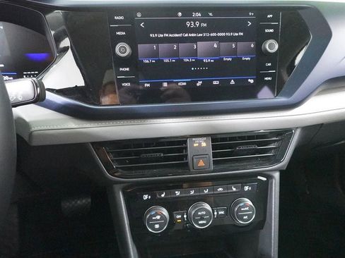 Used 2024 Volkswagen Taos SE image 16