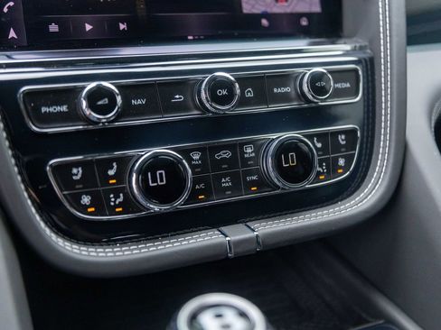 Used 2024 Bentley Bentayga AWD/4WD image 36
