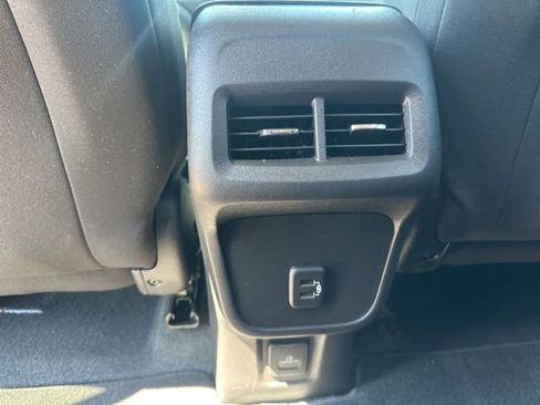 Used 2024 Chevrolet Equinox LT image 16