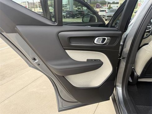 Used 2019 Volvo XC40 T5 Momentum image 13