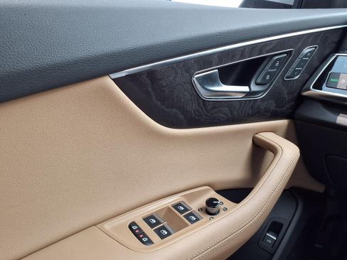 Used 2023 Audi Q8 Premium Plus AWD/4WD image 19
