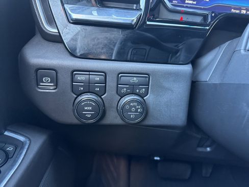 Used 2022 Chevrolet Silverado 1500 LT Trail Boss image 34