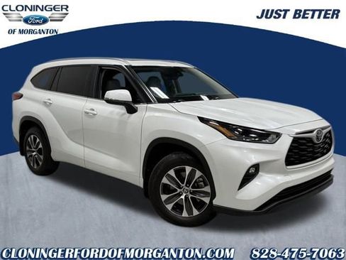 Used 2023 Toyota Highlander LE image 1