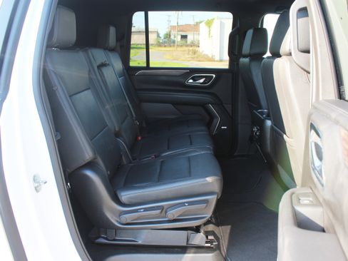 Used 2023 Chevrolet Suburban LT image 16