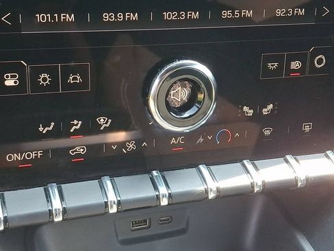 Used 2025 GMC Terrain Elevation AWD/4WD image 15