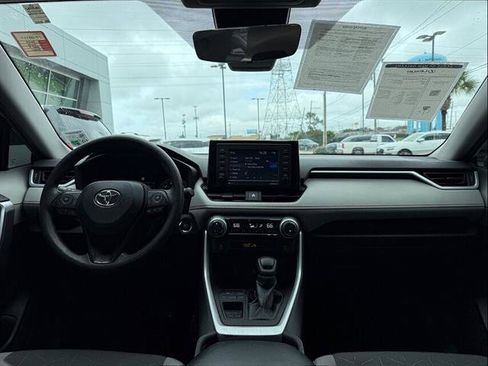 Used 2022 Toyota RAV4 XLE FWD image 10