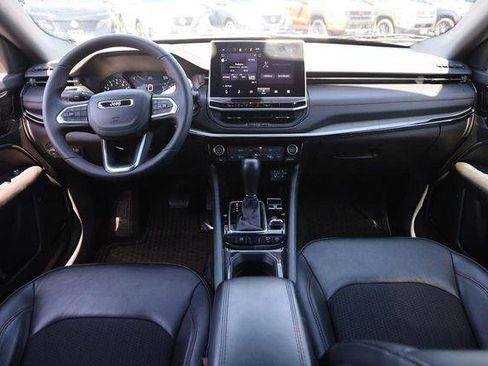 Used 2025 Jeep Compass Trailhawk AWD/4WD image 22