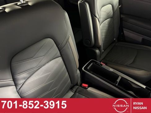 New 2025 Nissan Pathfinder Platinum image 30