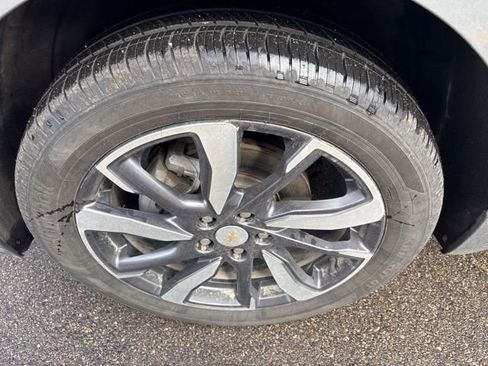 Used 2023 Chevrolet Equinox Premier image 12