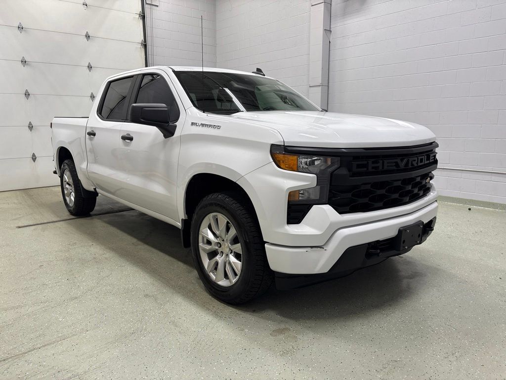 Used 2023 Chevrolet Silverado 1500 Custom AWD/4WD image 2