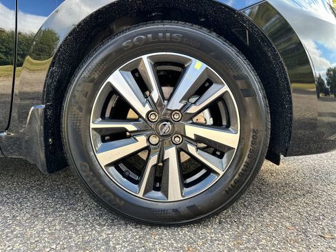 New 2025 Nissan Versa SV w/ Trunk Package image 12