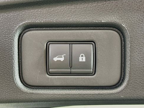 Used 2025 Nissan Pathfinder SV FWD image 30