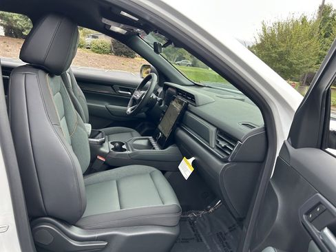 New 2026 GMC Terrain AT4 w/ Technology Package II image 44