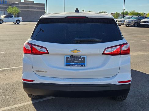 Certified 2020 Chevrolet Equinox LS w/ LS Convenience Package FWD image 4