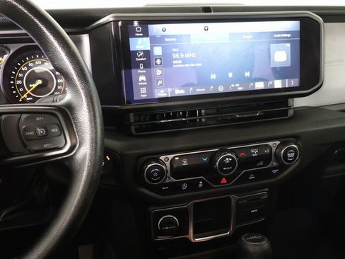 Used 2024 Jeep Gladiator Sport image 5